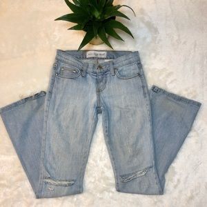 Bui•yah•kah light wash distressed jeans size: 000